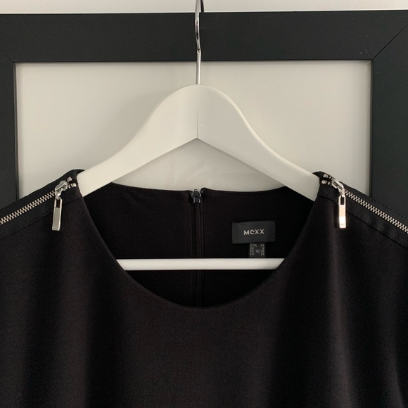 MEXX Sleeveless Knee Length Classic Black Dress with Silver Zipper Detail - Picture 3 of 7